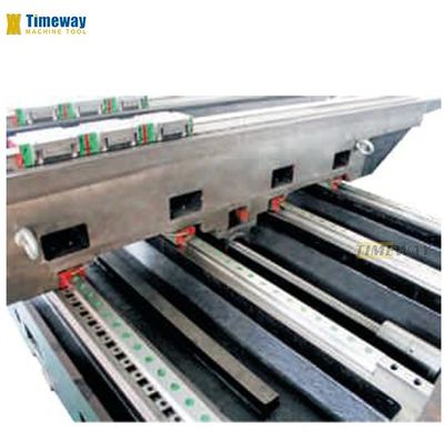 1300mm Τραπέζι Ταξίδι υψηλής ακρίβειας κάθετο κέντρο επεξεργασίας για την προηγμένη επεξεργασία