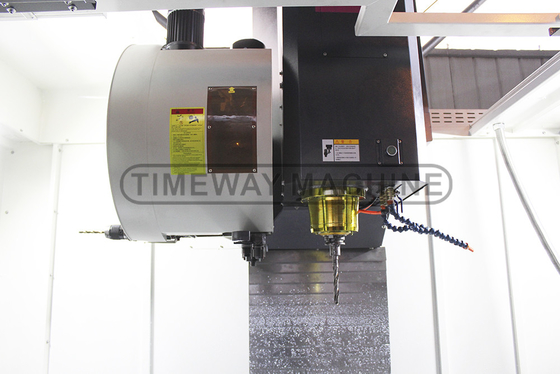 Σημερινή μηχανή κοπής CNC VMC1160G με υψηλή ακρίβεια ± 0,003mm ακρίβεια θέσης