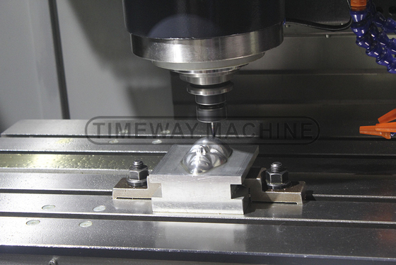 Επαναληψιμότητα ακρίβειας X/Y/Z mm ±0,006 VMC850L Κέντρο κάθετης μηχανικής για μέταλλο